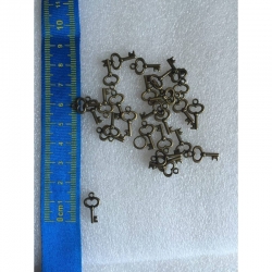 10 stk Schlüssel charm, antike Bronzefarbe, 15,5 mm lang, 9 mm breit, 2,5 mm dick, Loch: 1 mm